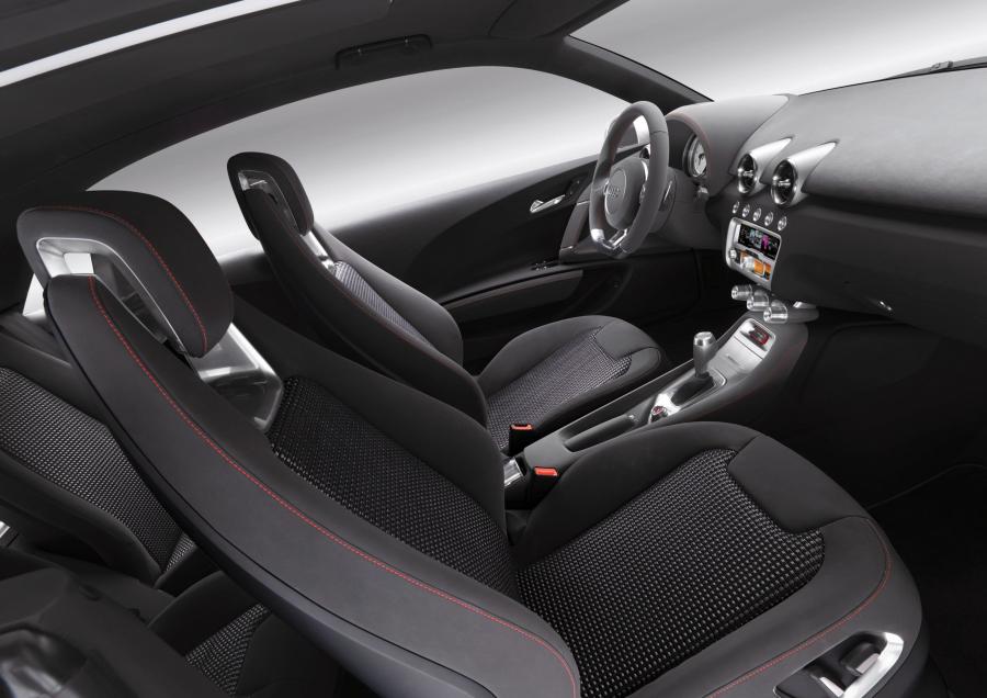 Интерьер Audi Metroproject Quattro Concept 2007 года  (фото 9 из 42)